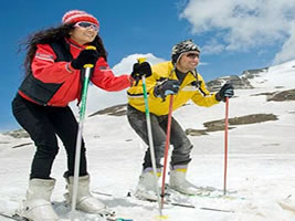skiing in Manali
